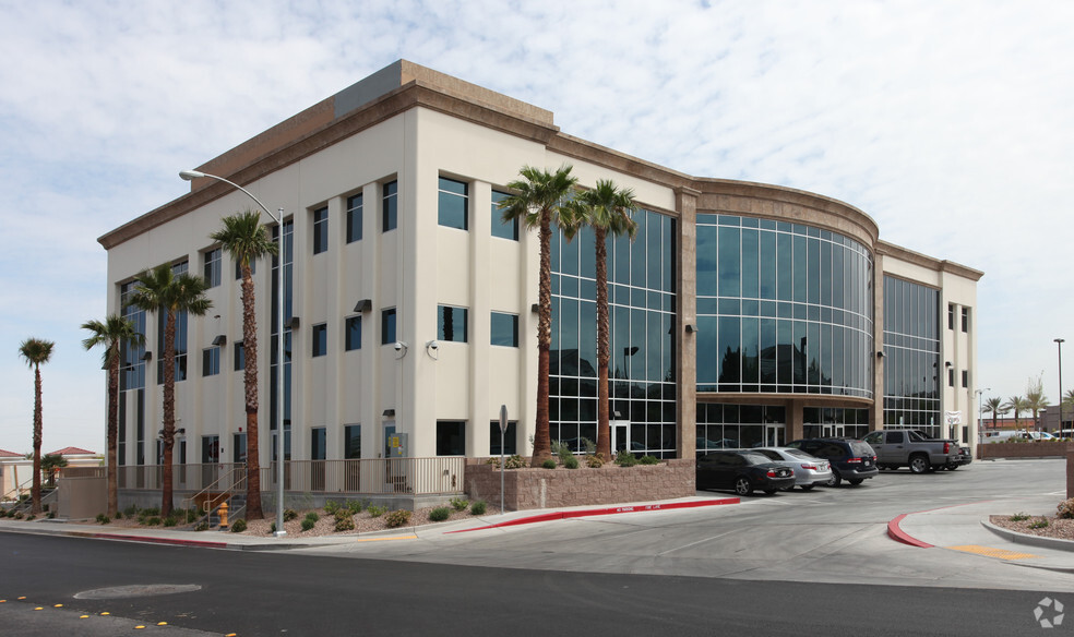 2705 W Horizon Ridge Pky, Henderson, NV for lease - Primary Photo - Image 1 of 78