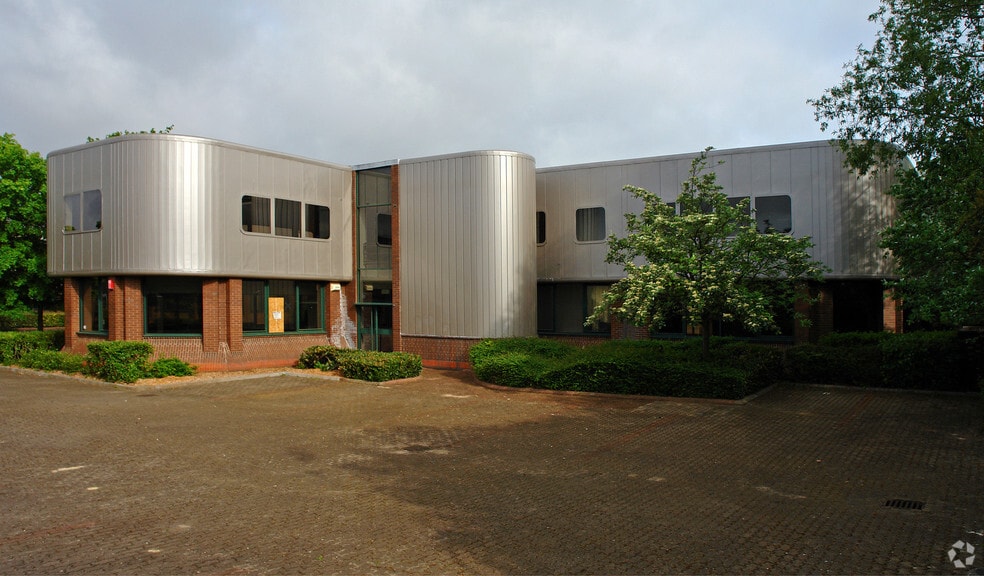 Dorcan Business Centre portfolio of 3 properties for sale on LoopNet.com - Primary Photo - Image 1 of 5