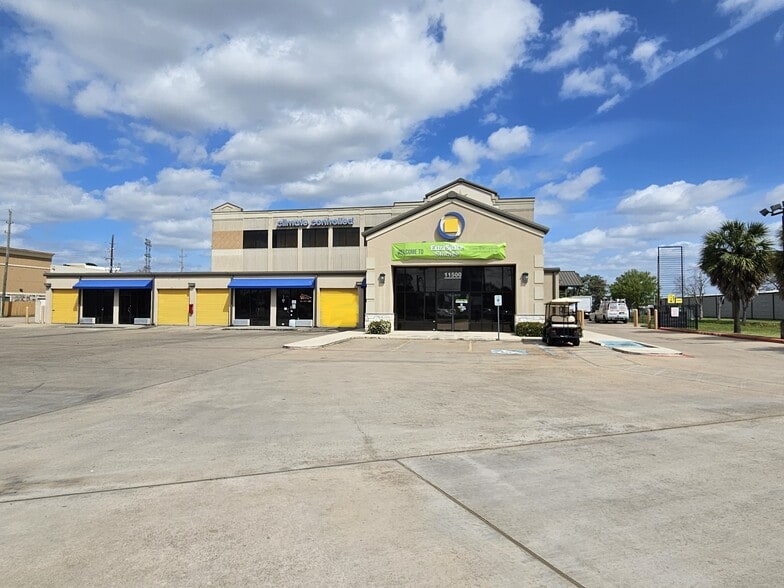 11500 FM 1960 Rd W, Houston, TX for lease - Building Photo - Image 1 of 1