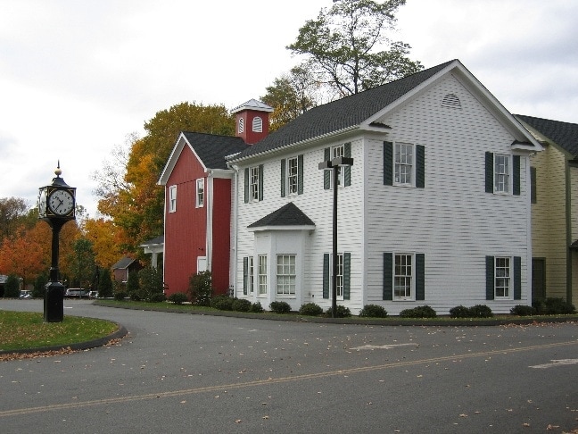 828 Federal Rd, Brookfield, CT for lease - Building Photo - Image 3 of 37