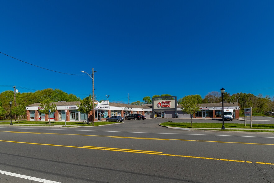1707-1735 Montauk Hwy, Bellport Village, NY for lease - Building Photo - Image 3 of 8