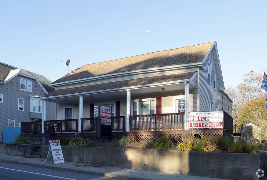 594596 Providence St, West Warwick, RI 02893