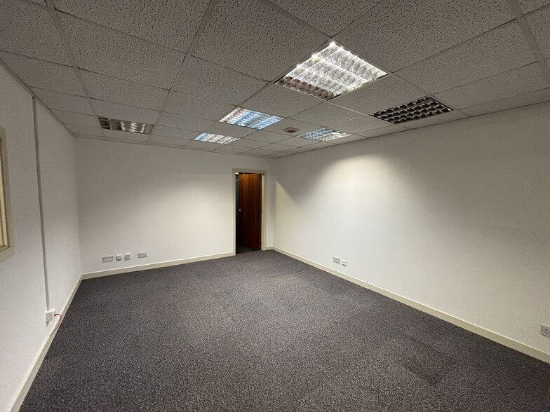 1 Union Glen, Aberdeen for lease - Interior Photo - Image 3 of 4