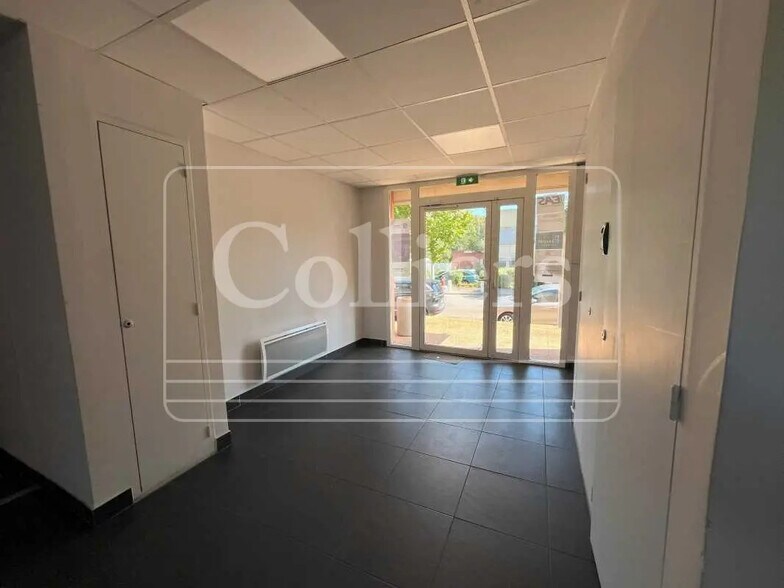 595 Route De La Seds, Vitrolles for lease - Interior Photo - Image 3 of 5