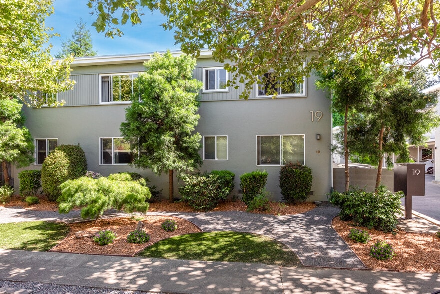 Abbey Lane Apartments portfolio of 2 properties for sale on LoopNet.com - Building Photo - Image 3 of 26