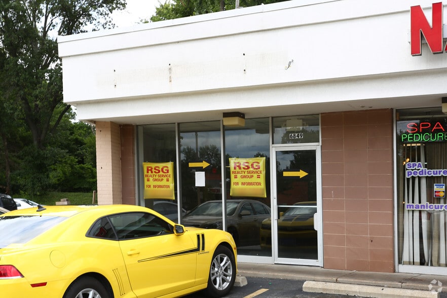 6841-6849 Olive Blvd, University City, MO for lease - Building Photo - Image 3 of 4