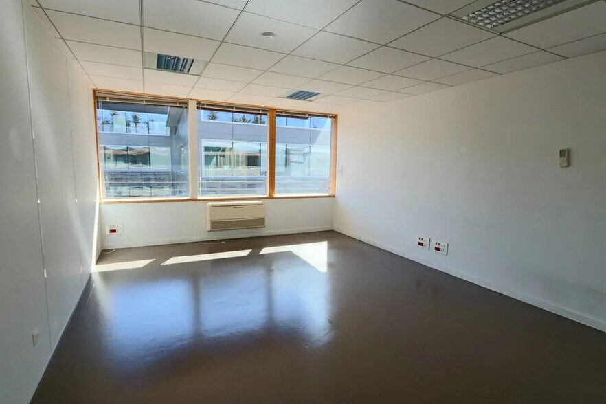 Office in Avignon for lease - Interior Photo - Image 3 of 9