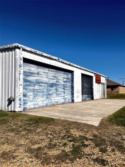 1608 W Cameron Ave, Rockdale, TX for sale - Building Photo - Image 2 of 4