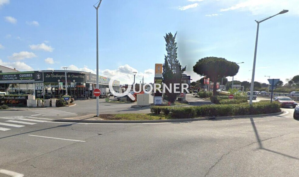 Retail in Frejus for lease - Building Photo - Image 2 of 2