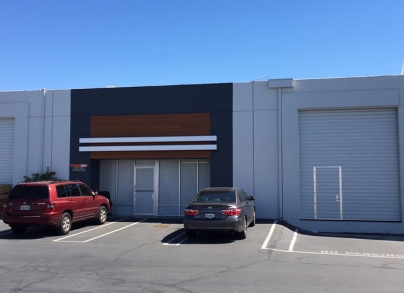 10804-10826 Lower Azusa Rd, El Monte, CA for lease - Building Photo - Image 1 of 2