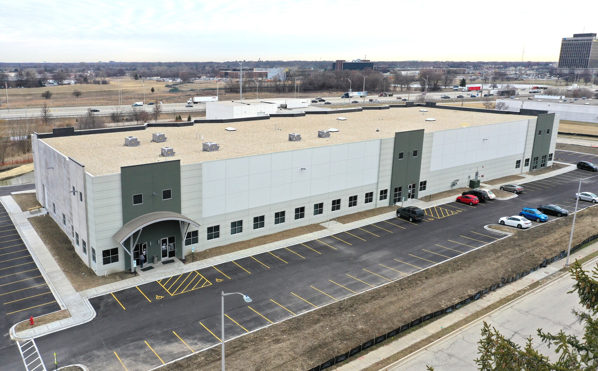 1690 N Plum Grove Rd, Schaumburg, IL for sale Primary Photo- Image 1 of 1