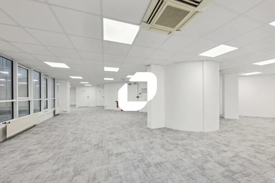 Office in Paris for lease - Interior Photo - Image 2 of 23