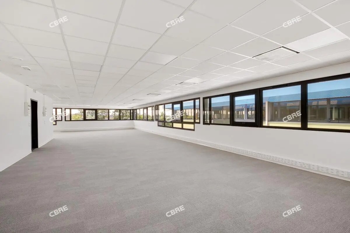 Office in Canéjan for lease Building Photo- Image 1 of 13