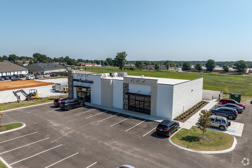 1373 Union University Dr, Jackson, TN for lease - Building Photo - Image 1 of 17