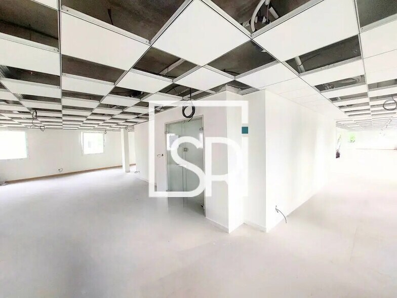 Office in Clermont-Ferrand for lease - Building Photo - Image 1 of 10