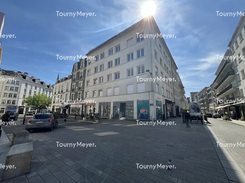 Retail in Nantes for lease - Building Photo - Image 1 of 5