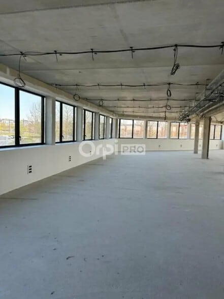 Office in Bezannes for sale - Interior Photo - Image 3 of 10