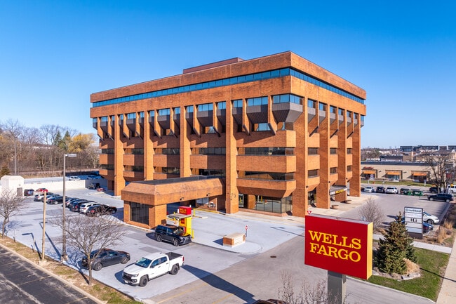 More details for 2675 N Mayfair Rd, Wauwatosa, WI - Office for Sale