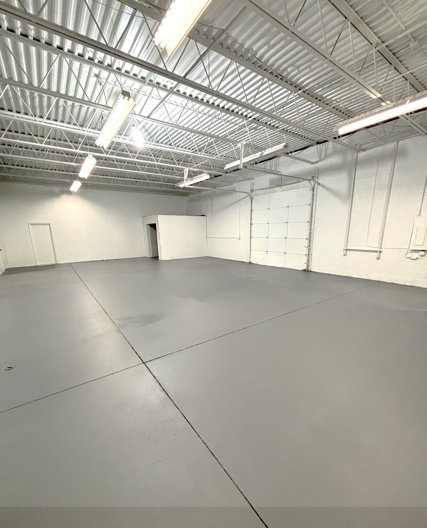 5222-5232 Tractor Rd, Toledo, OH for lease Interior Photo- Image 1 of 4