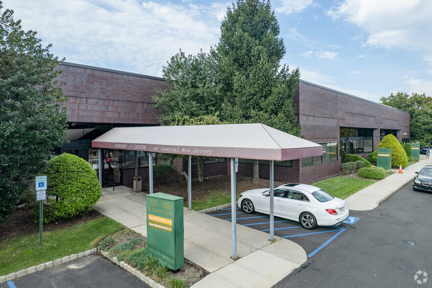 100-120 N Center Dr, North Brunswick, NJ for lease - Building Photo - Image 2 of 5