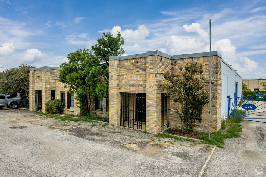 7316 NE Loop 410, San Antonio, TX for lease - Building Photo - Image 1 of 9