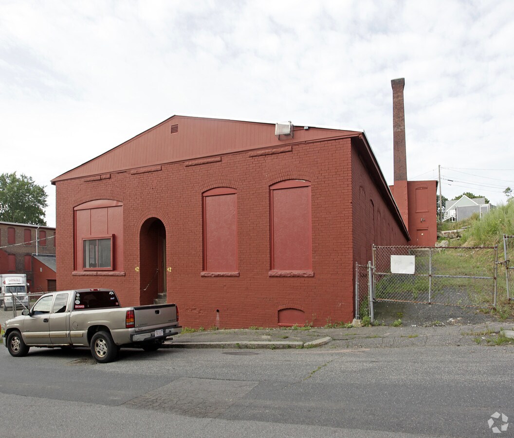 42 Lagrange St, Worcester, MA 01610