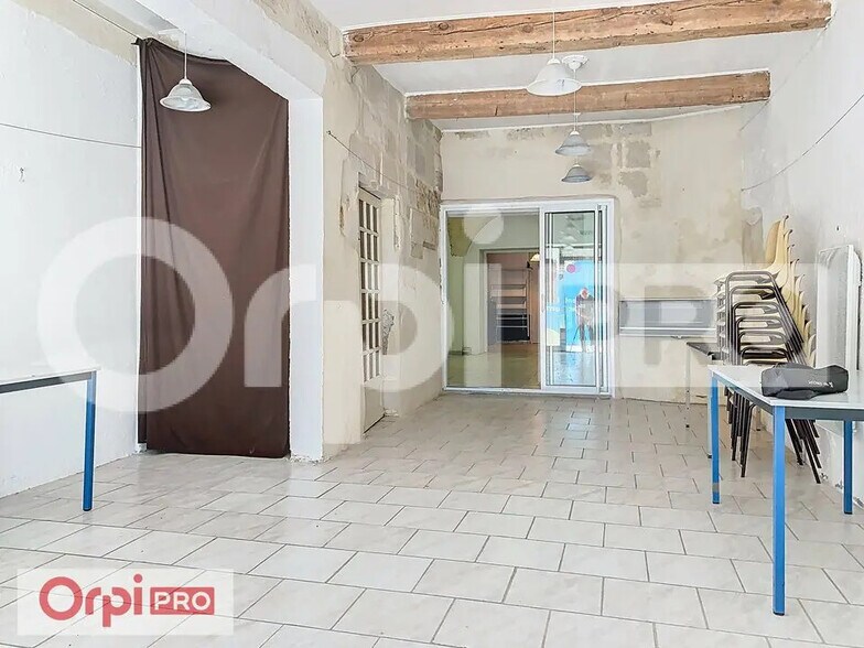 Retail in Lunel for lease - Interior Photo - Image 2 of 10