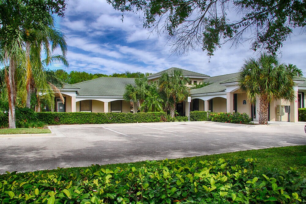 901 SE Monterey Commons Blvd, Stuart, FL for sale Primary Photo- Image 1 of 1