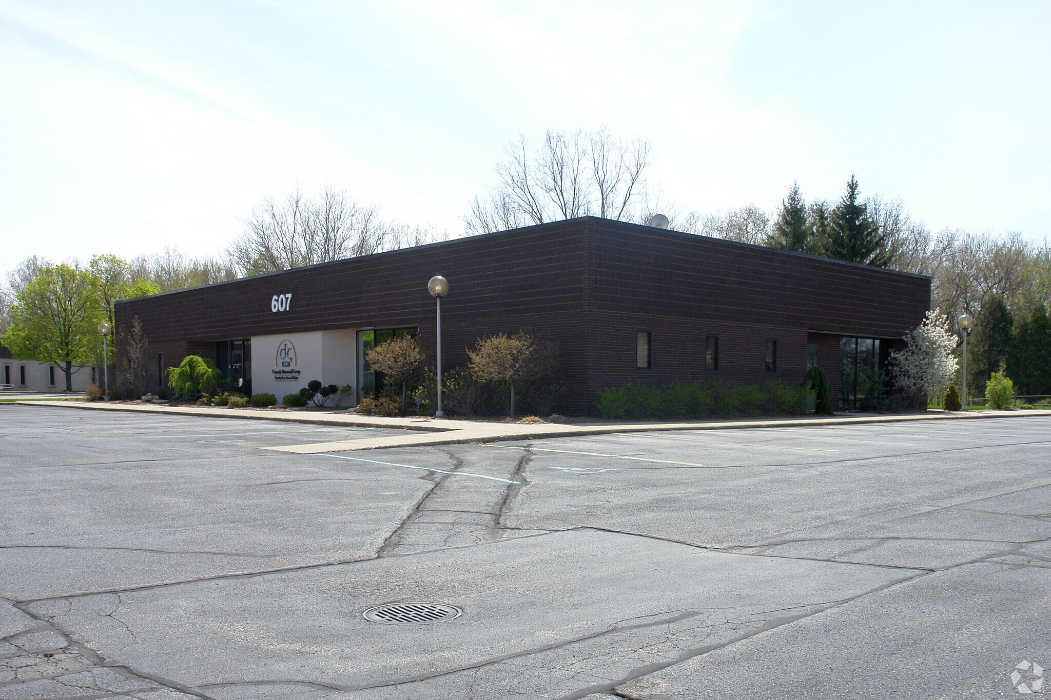 607 Cascade West Pky SE, Grand Rapids, MI for sale Primary Photo- Image 1 of 1