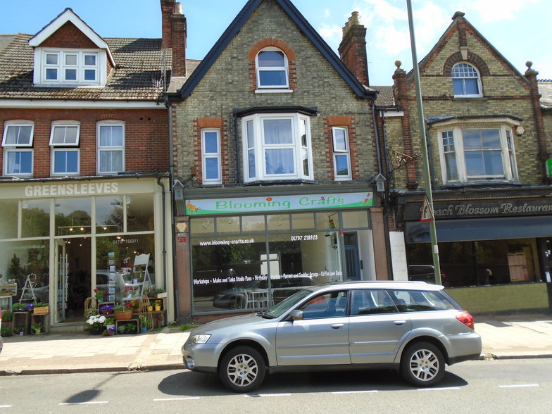 9 Hatchlands Rd, Redhill for sale - Primary Photo - Image 1 of 1