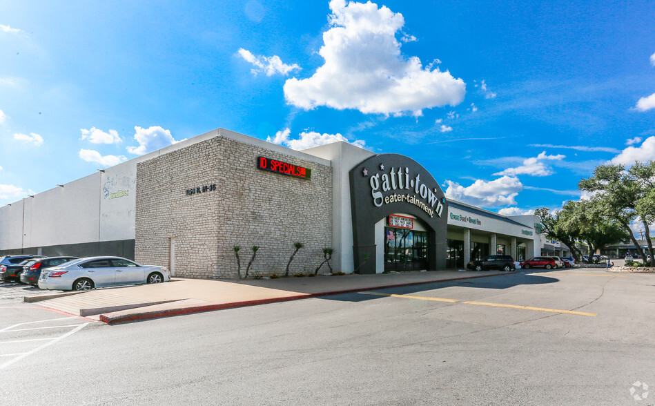 1100-1208 N IH-35, Round Rock, TX for lease - Building Photo - Image 3 of 9