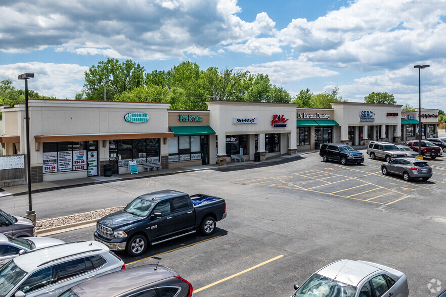 Bonner Springs Plaza Portfolio portfolio of 3 properties for sale on LoopNet.com - Primary Photo - Image 2 of 4