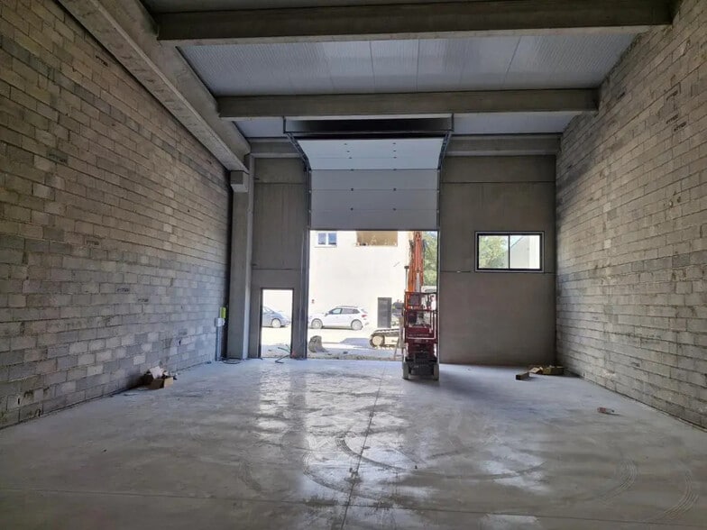 Flex in Montauroux for lease - Interior Photo - Image 2 of 5