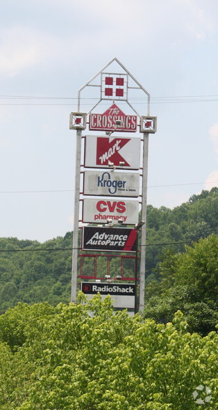 201-223 Crossings Mall, Elkview, WV for lease - Building Photo - Image 3 of 4