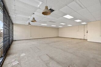 1900 S La Brea Ave, Los Angeles, CA for lease Building Photo- Image 2 of 4