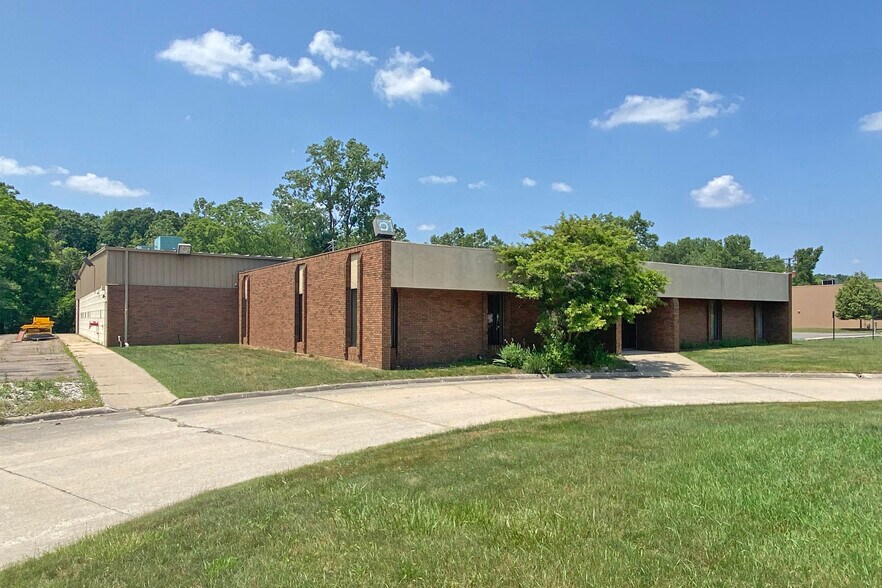 20929 Bridge St, Southfield, MI 48033