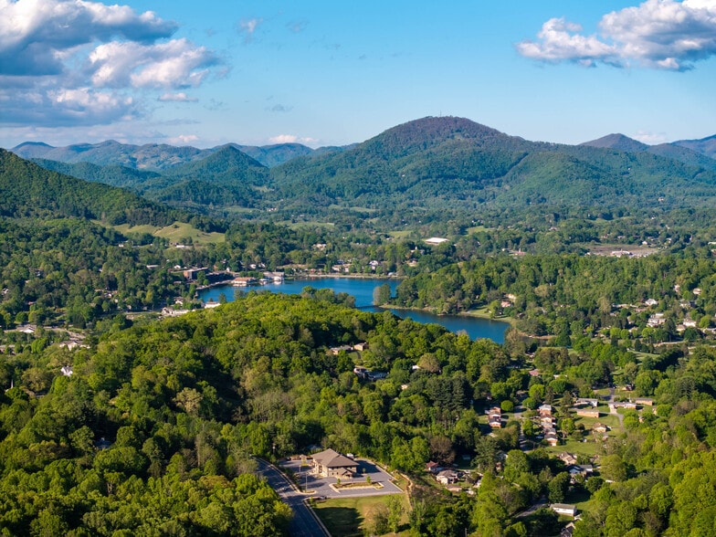 99999 Russ Ave, Waynesville, NC for sale - Building Photo - Image 3 of 11