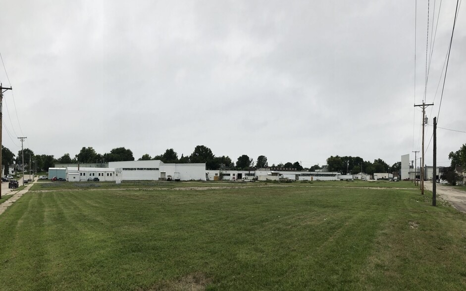 315 W Mill St, Beaver Dam, WI for sale - Building Photo - Image 3 of 44