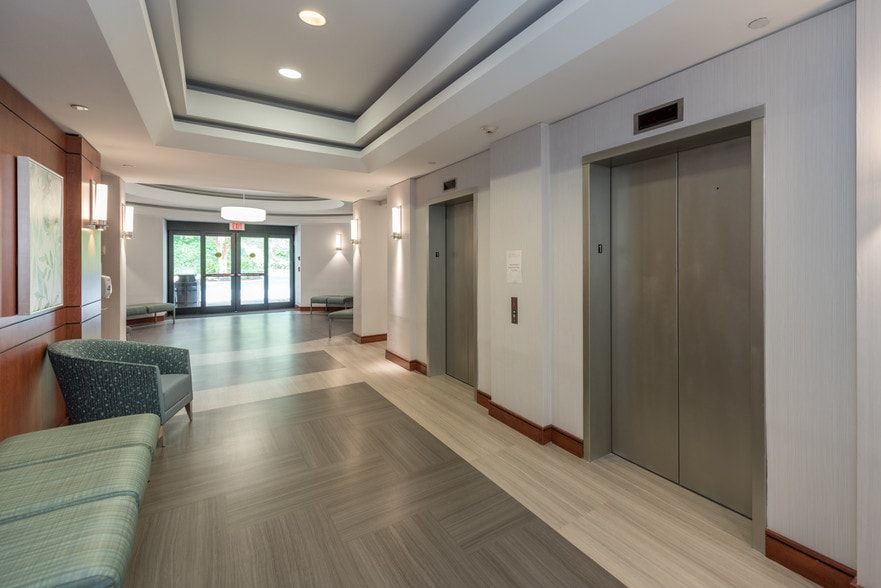 7301 Forest Ave, Richmond, VA for lease - Interior Photo - Image 2 of 10