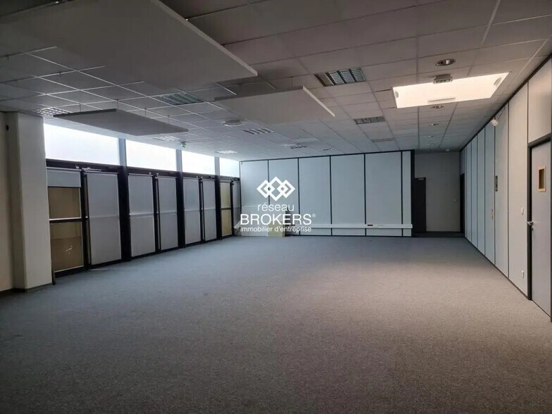 Office in Nîmes for lease - Interior Photo - Image 1 of 5