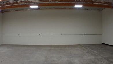 7647 Hayvenhurst Ave, Van Nuys, CA for lease Interior Photo- Image 1 of 8