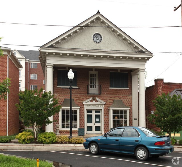 2209 Crystal Spring Ave SW, Roanoke, VA for sale - Primary Photo - Image 1 of 1