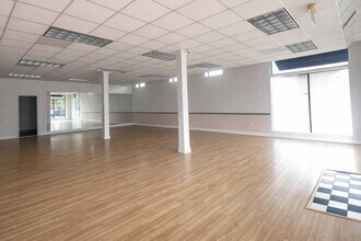 5200-5210 Bellaire Blvd, Bellaire, TX for lease Interior Photo- Image 2 of 6