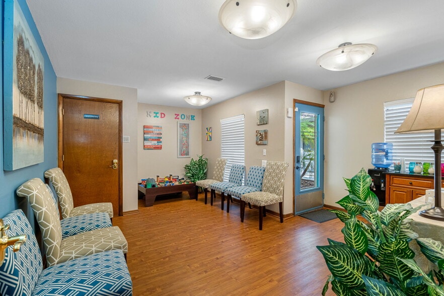 322 W Bearss Ave, Tampa, FL 33613 2 offices available, rent by the