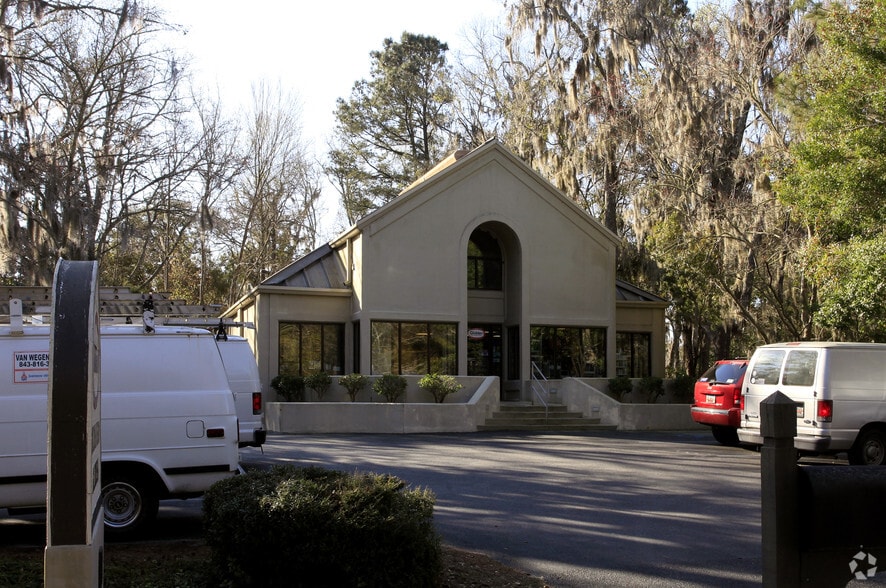 13 New Orleans Rd, Hilton Head Island, SC for sale - Building Photo - Image 1 of 4