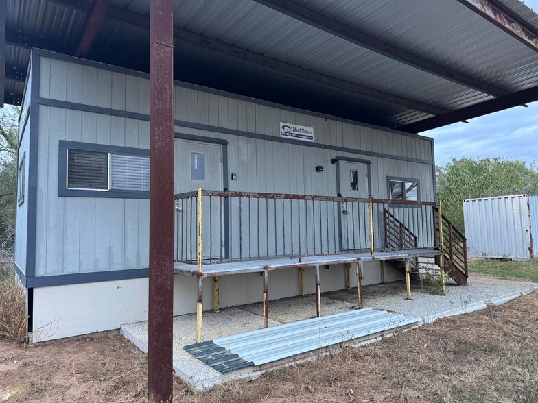 10543 Hwy 87, Adkins, TX for lease - Building Photo - Image 3 of 5