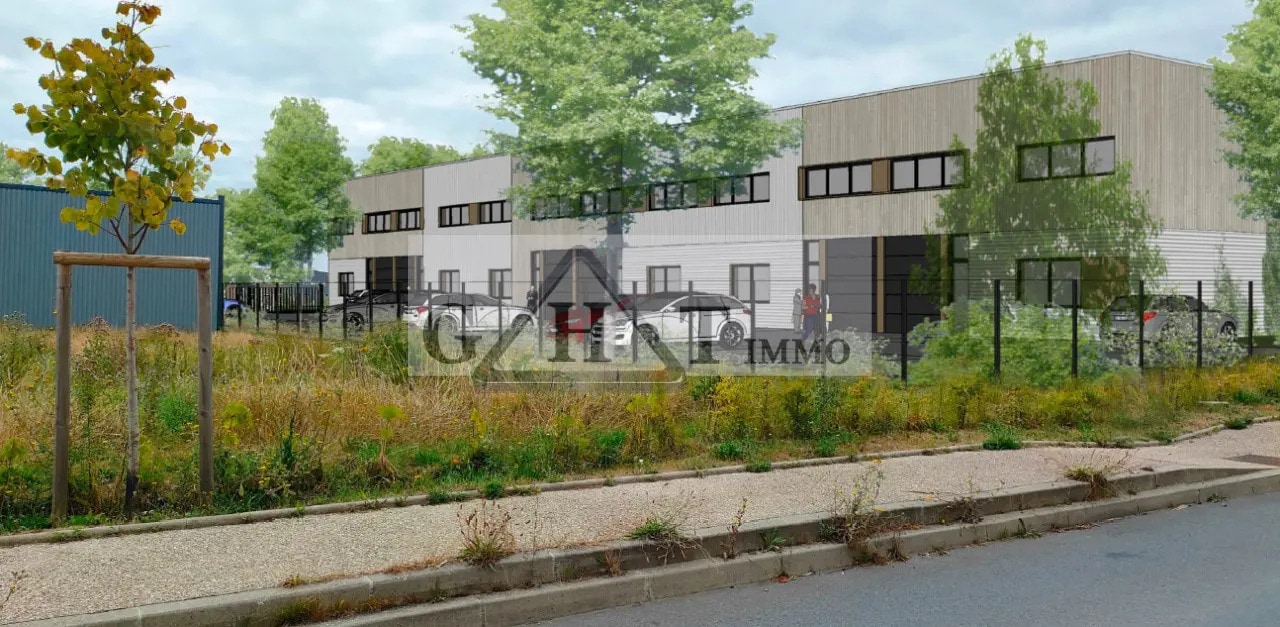 Office in Viarmes for lease Building Photo- Image 1 of 5