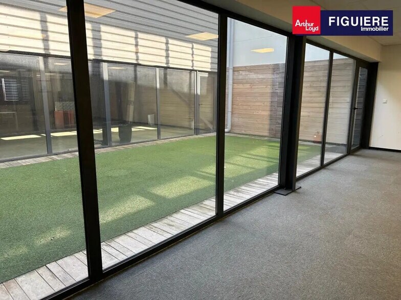 Office in Bouc-Bel-Air for lease - Interior Photo - Image 1 of 5