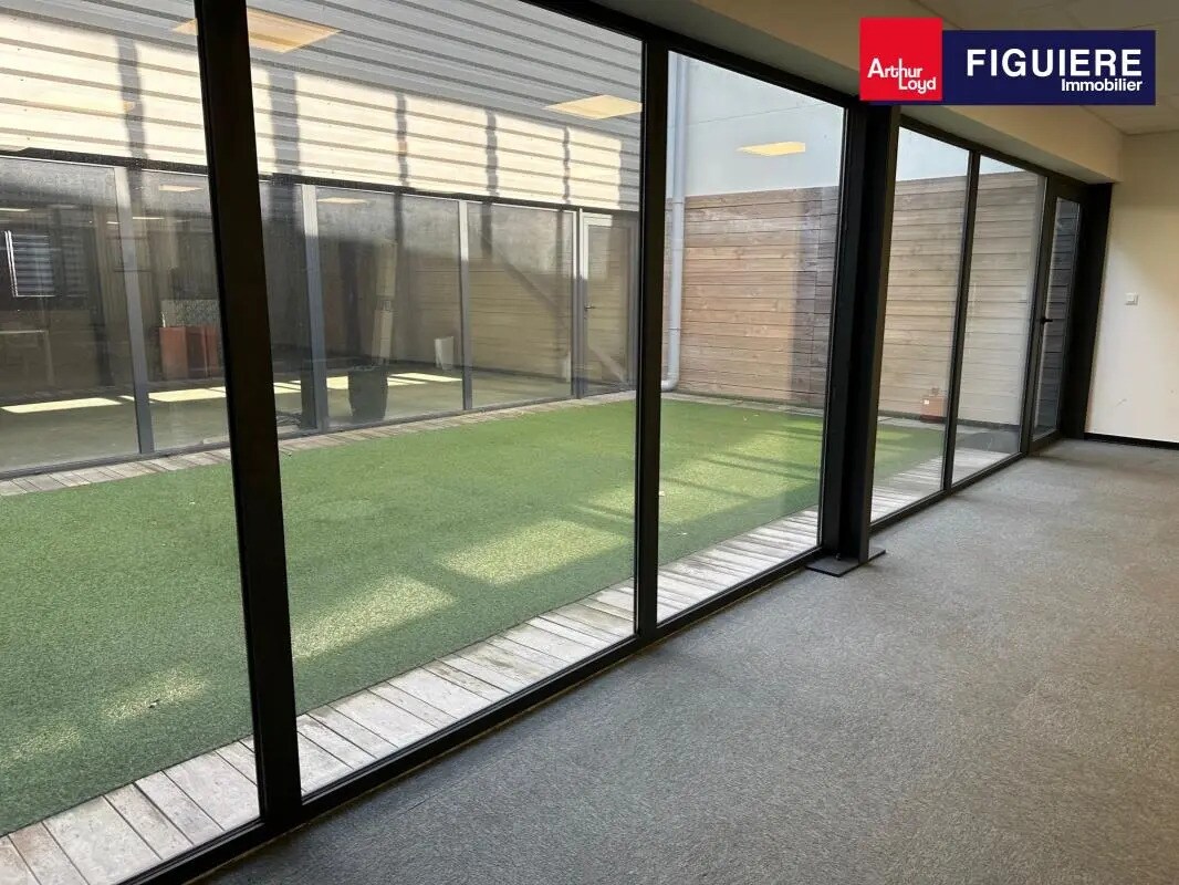 Office in Bouc-Bel-Air for lease Interior Photo- Image 1 of 6