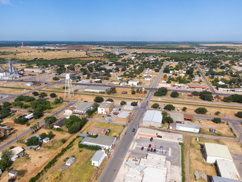 109 Miller st, Dilley, TX 78017